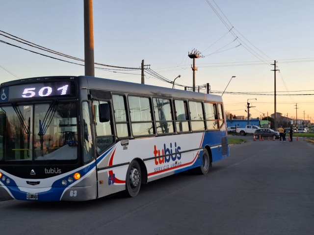 Un colectivo atropell a una joven